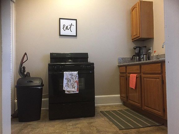 gas stove-oven perfect if you cook alot
