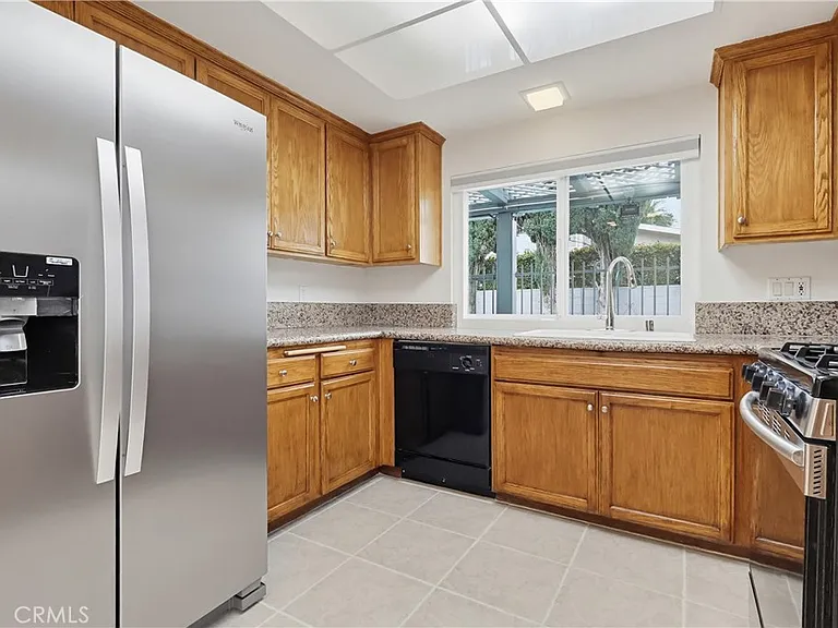 18102 Hatteras St — Photo 19