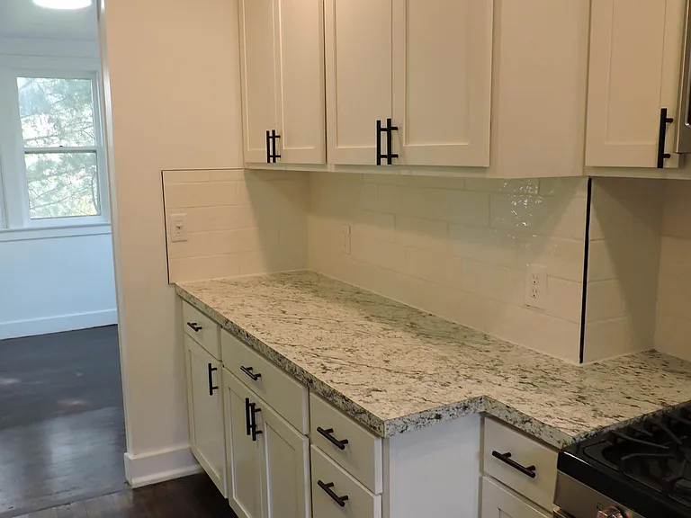 637 Wealthy St SE — Photo 12