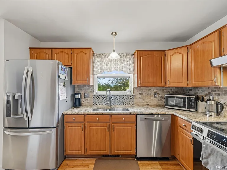 35 Helene Rd — Photo 9