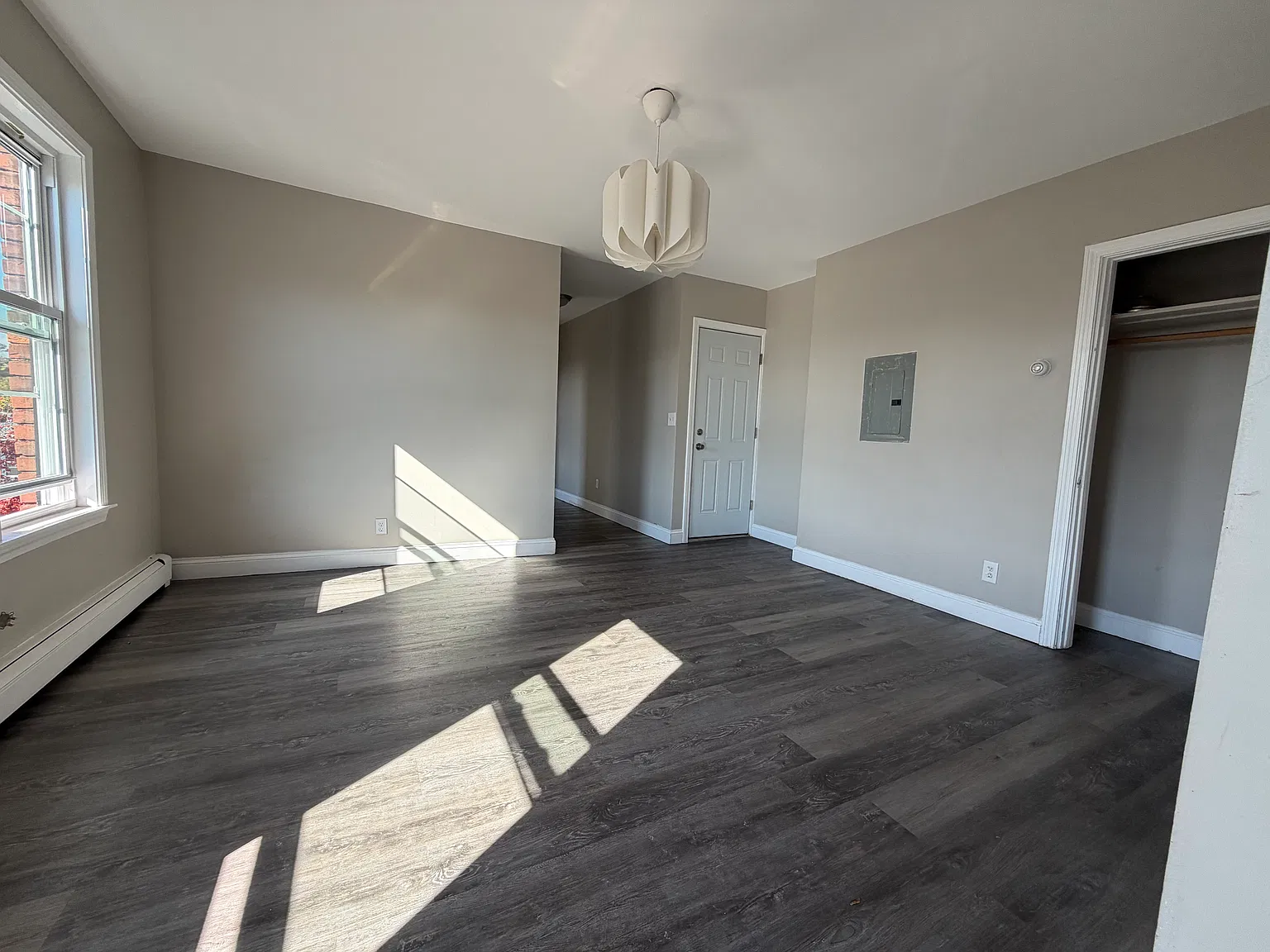 3 bed, 1100 sqft, $1,545 — Photo 3