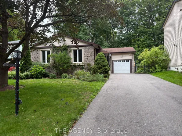 323 Waratah Ave, Newmarket, ON L3Y 5J3