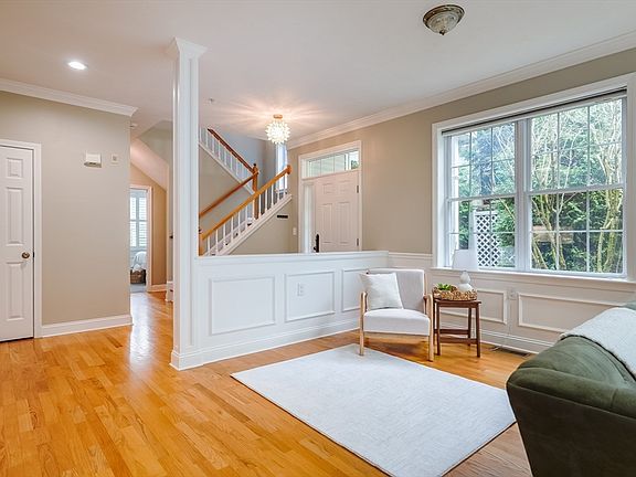 4th image of 432 Boxwood Ln