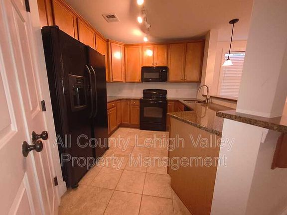 2nd image of 1157 Meadow Lark Way