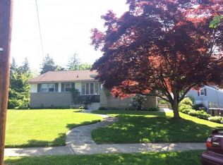 542 Englewood Dr, Magnolia, NJ 08049