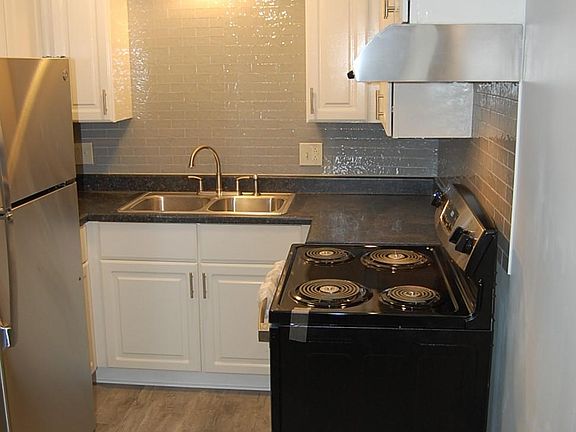 3rd image of 7232 Randolph St #104