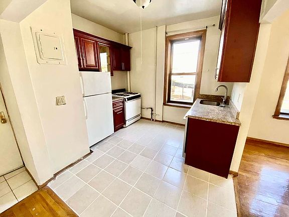 3rd image of 265 14th St #B4