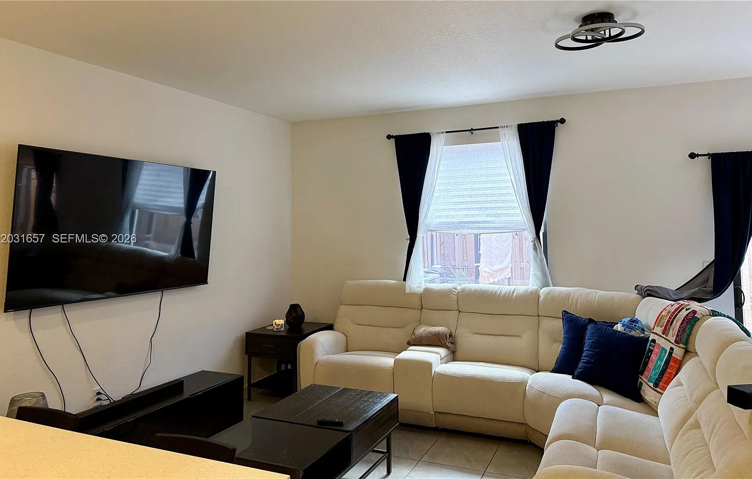 4 bed, 2.5 bath, 1820 sqft, $3,000 — Photo 4