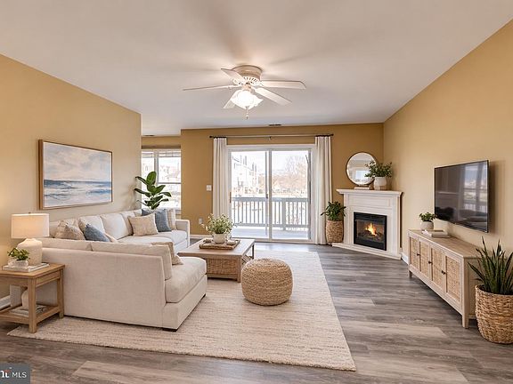 3rd image of 306 Teal Ct #C