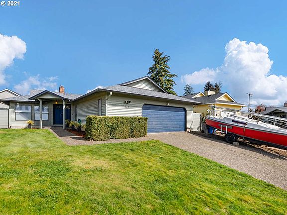 2nd image of 718 NE 161st Ct