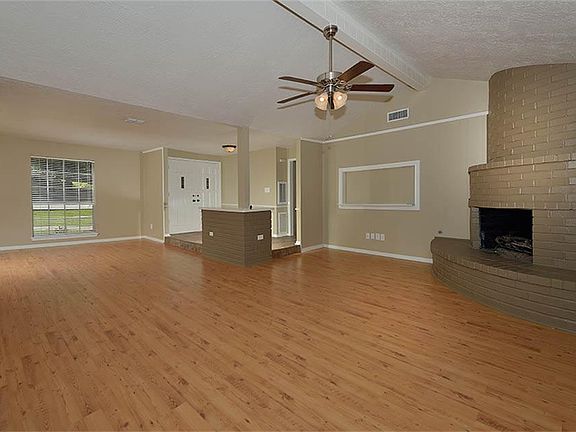 4th image of 25407 Glen Loch Dr
