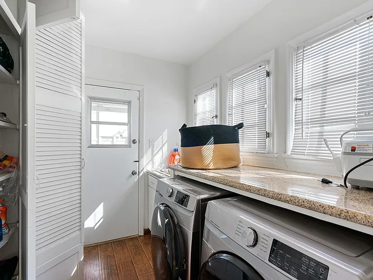 10530 Kinnard Ave — Photo 14