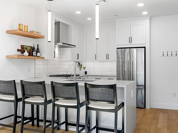 3rd image of 3171 Washington St #301