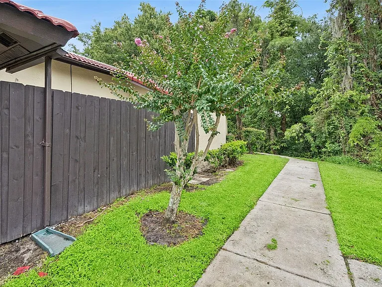 530 Hunter Cir — Photo 30