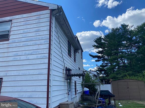 3rd image of 1723 Clinton Ave