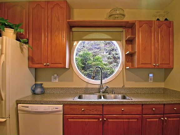 4th image of 22705 Lakeview Dr APT F3