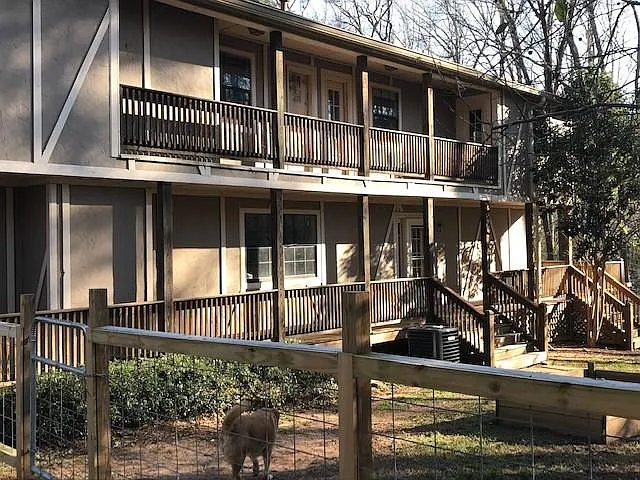 1051 Sherwood Dr — Photo 4