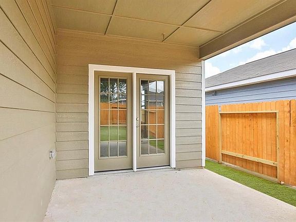 5th image of 26521 Seuss Dr