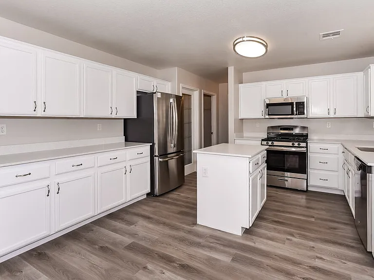 6033 Highland Gardens Dr — Photo 10