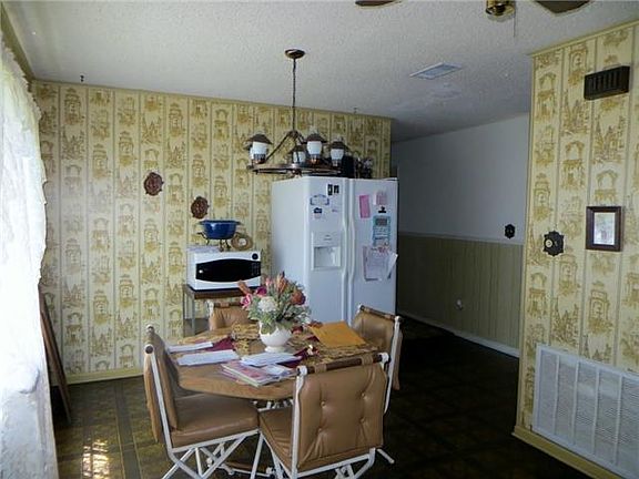 5th image of 216 Moore Dr