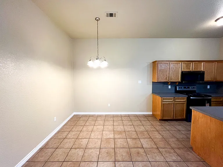 418 W Green Ave #A — Photo 7