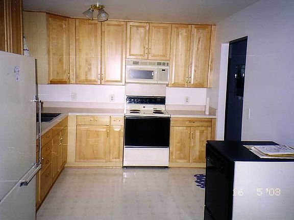 3rd image of 648 Manor Dr