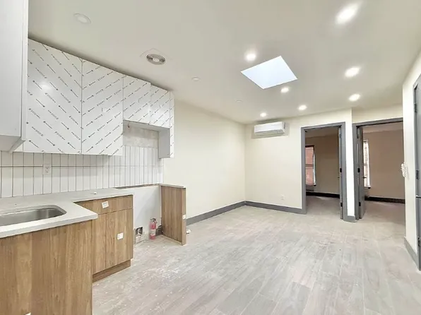 2416 Pacific Street image 1 of 8