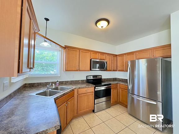2nd image of 906 Hoyle Ave
