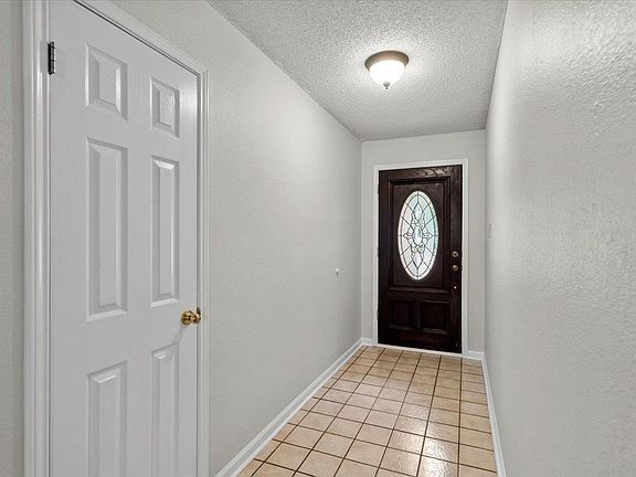 4th image of 1802 Hollow Ridge Dr