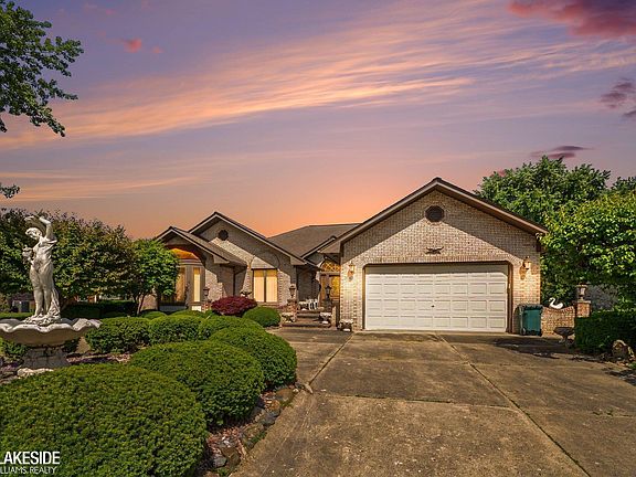 4th image of 3940 Wayfarer Dr