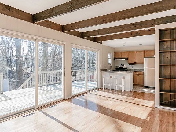 5th image of 41 Spruce Dr