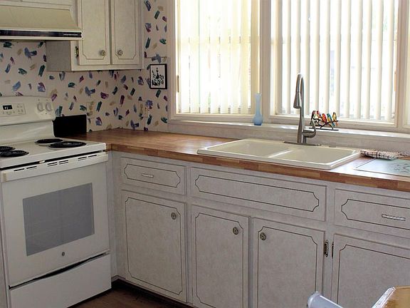 3rd image of 802 DATE PALM STREET
