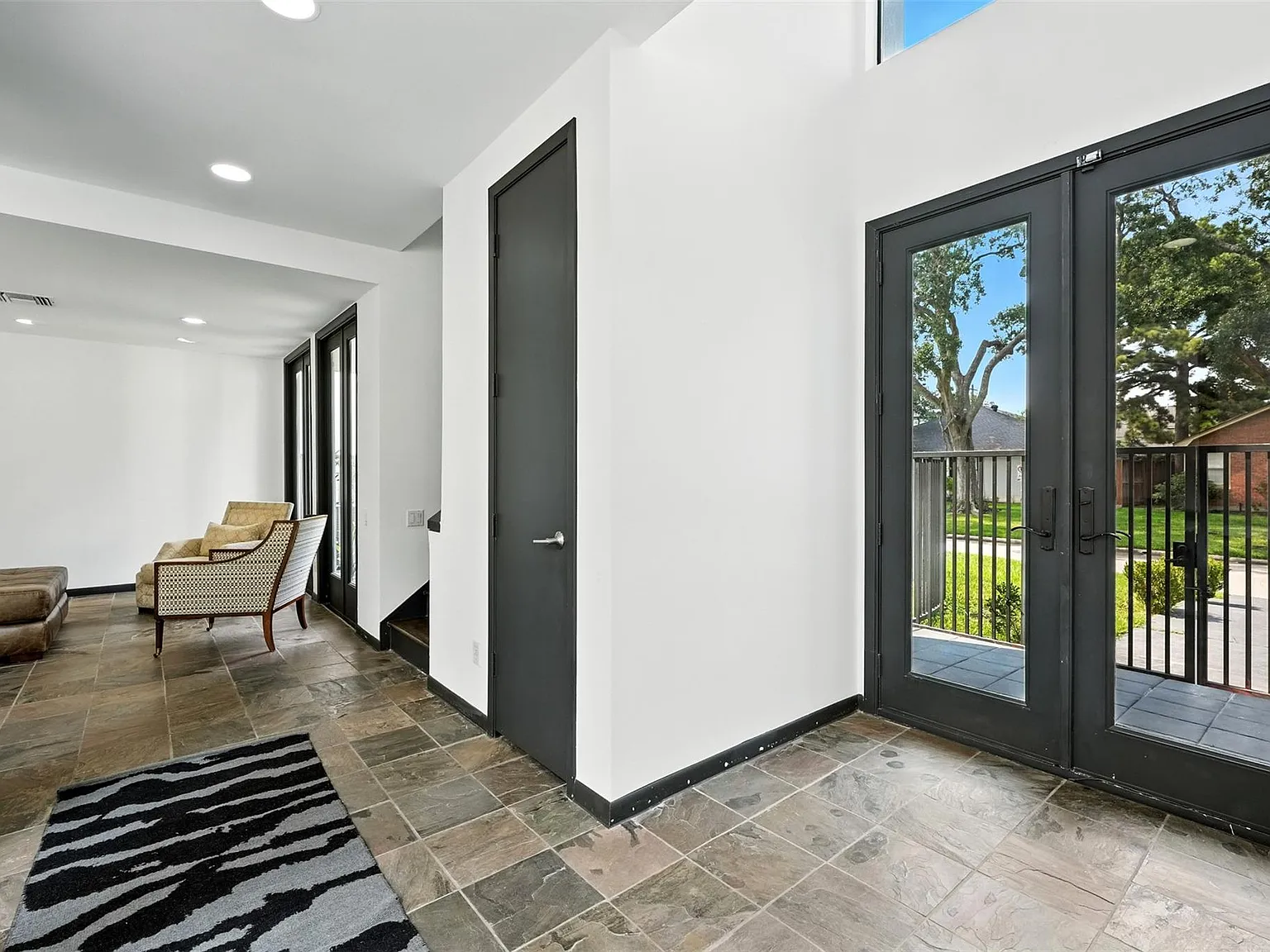 4 bed, 3.5 bath, 2815 sqft, $5,600 — Photo 4