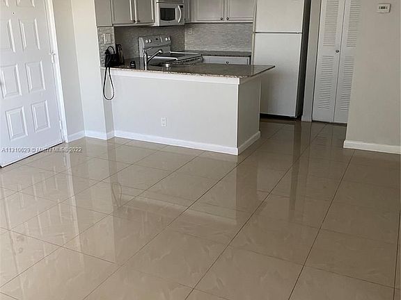 4th image of 728 Executive Center Dr APT 39