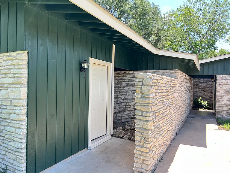 2305 Western Trails Blvd #A — Photo 12