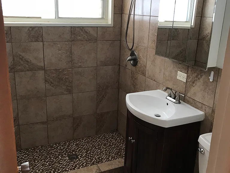 3212 Hollybrook Ln — Photo 8