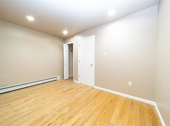 4th image of 538 Bramhall Ave #1