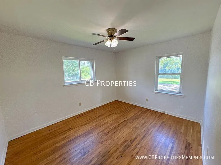 1304 Snowden Ave — Photo 3