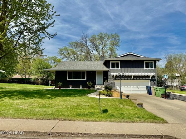 1027 2nd St NW, Watertown, SD 57201