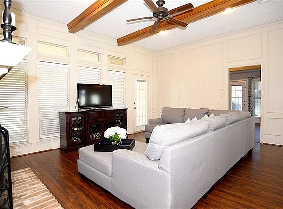 3rd image of 205 Hill Dr