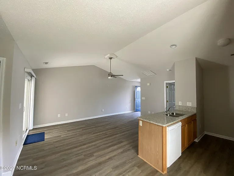 4225 Elizabeth Ave — Photo 13