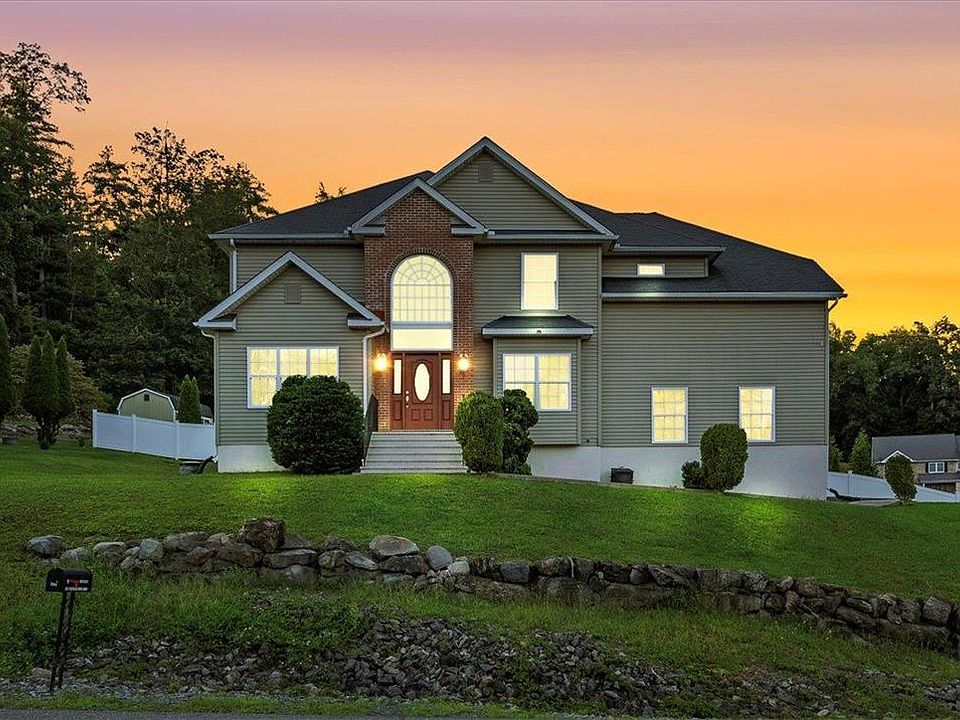 1st image of 780 Wedgewood Lake Dr