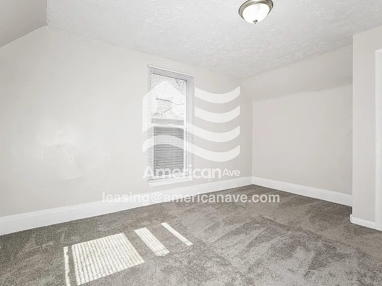 1181751_008_wm_-_main_bedroom_13625868.jpg