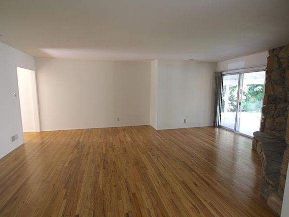 5th image of 8101 Genesta Ave