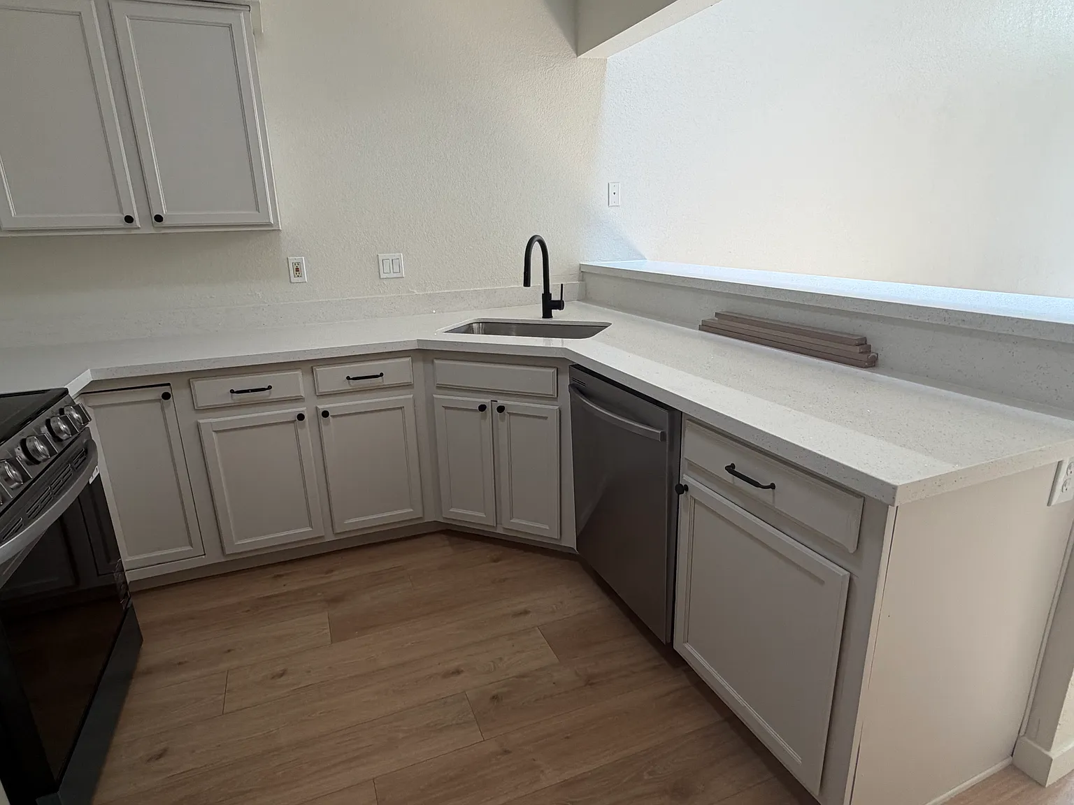 3 bed, 1254 sqft, $1,999 — Photo 4