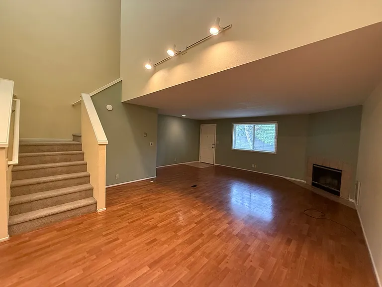 1050 NE Butler Market Rd #2 — Photo 3