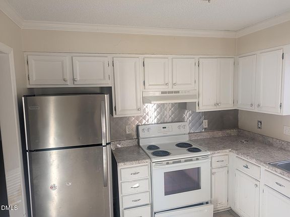 4th image of 101 Oxford Cir