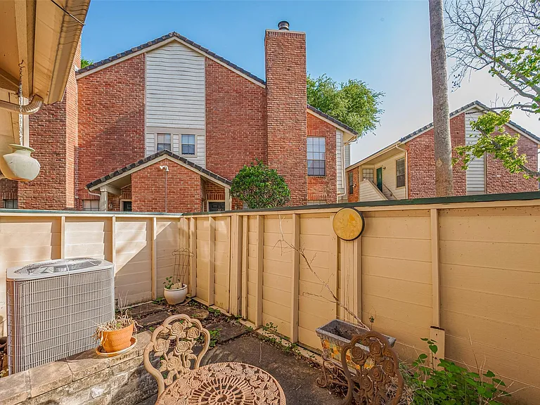 2211 S Kirkwood Rd #19 — Photo 32