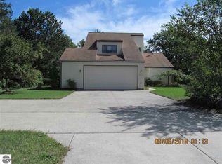 6249 S Crosby Rd, Cadillac, MI 49601