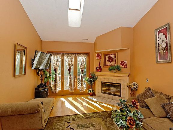 3rd image of 4510 Foxwood Dr S